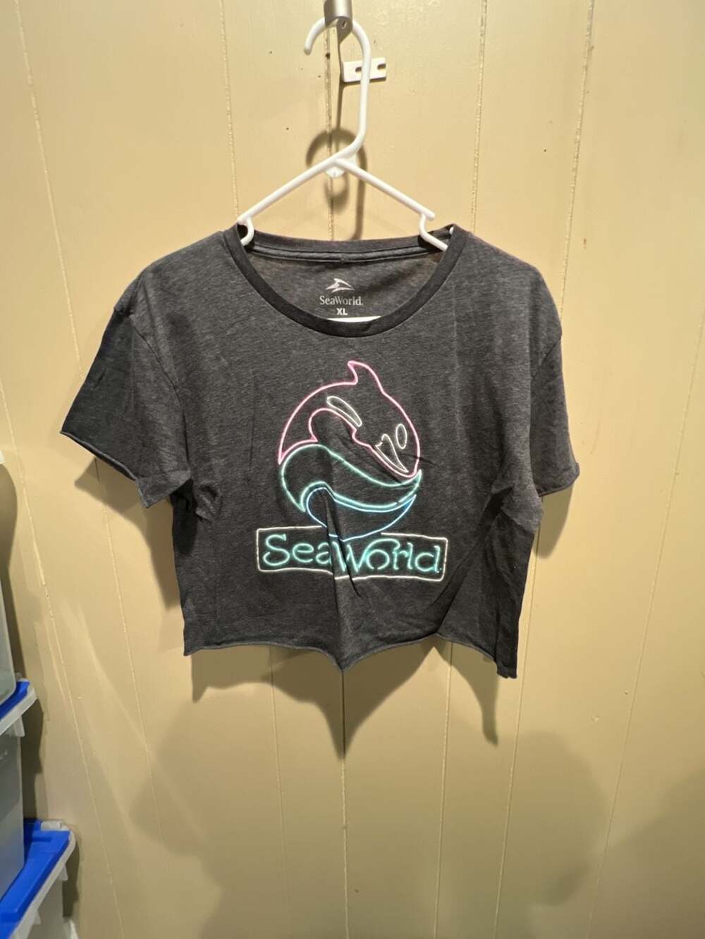 SeaWorld Neon Orca Whale Graphic Crop Top T-Shirt Dark Gray Size XL